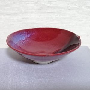 三池焼手作り陶器・りんごの形をした赤い鉢大21cm(辰砂釉りんご形鉢大21cm)｜miikeyaki