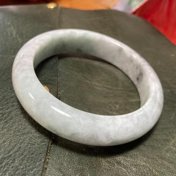 23-16 訳あり処分品 56.8MM 真ん丸 ミャンマー産 天然本翡翠 バングル