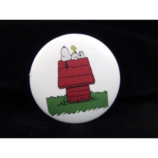 【缶バッジ/Button badge】Peanuts スヌーピー 屋根でお昼寝 缶バッジ 海外直輸入...