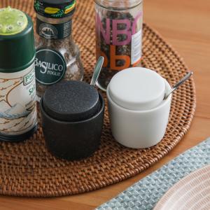 日本製 陶器 薬味入れ スプーン付き 黒マット 四角蓋物 一味 塩 山椒