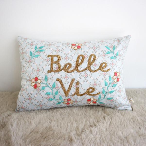 CSAO PARIS 刺繍 メッセージ クッション Belle vie 美しき人生 フランス 手刺繍...