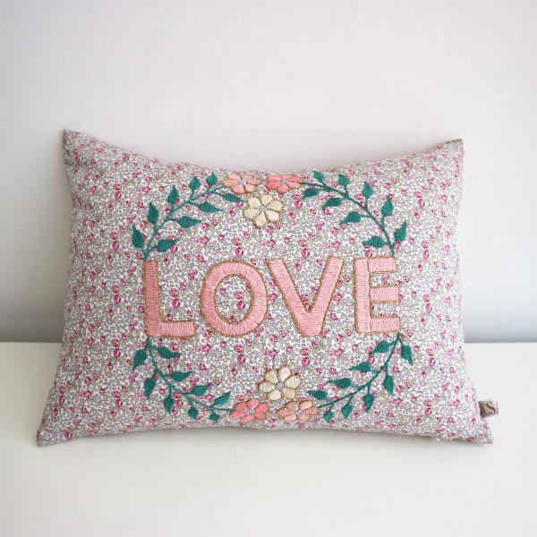 CSAO PARIS LIBERTY eloise LOVE 刺繍 メッセージ クッション エロイー...