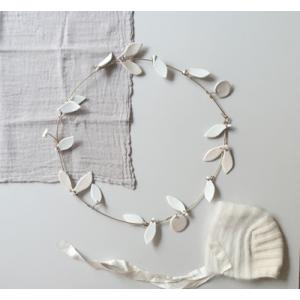 フランス kat's.  May 磁器 ハンドメイド フラワーリース white and nude ...