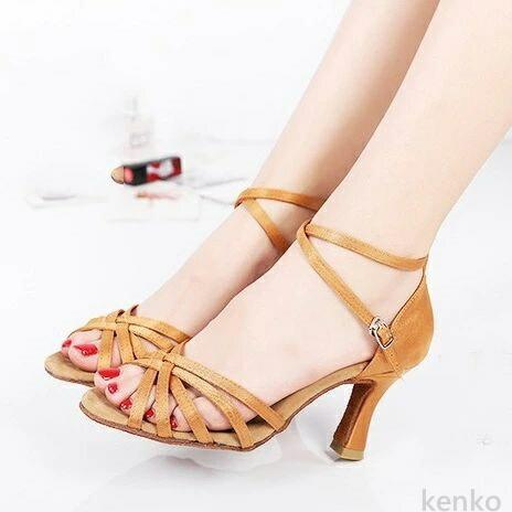 【送料無料】社交ダンス　ラテンシューズ　ダンスシューズ　レディース　ヒール