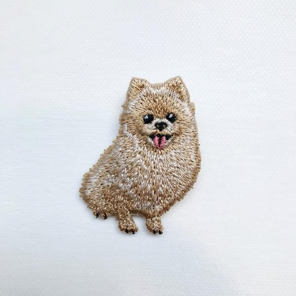 LM・エルム ブローチ ポメラニアン (クリーム系)  /  立体刺繍アクセサリー DOG ベージュ