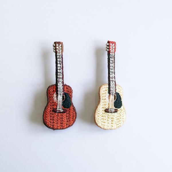 LM・エルム ブローチ アコースティックギター  /  立体刺繍アクセサリー