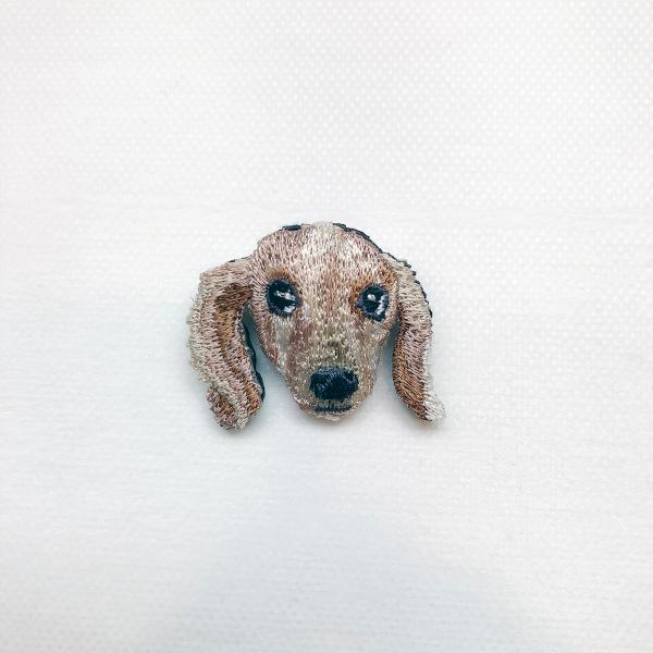 LM・エルム ブローチ ダックス (レディッシュ・イエロー)  /  立体刺繍アクセサリー DOG ...