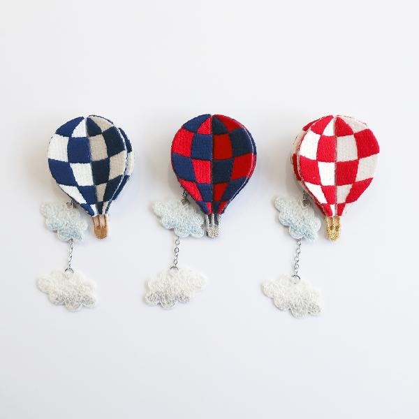 LM・エルム ブローチ 気球  /  立体刺繍アクセサリー Baloon 雲