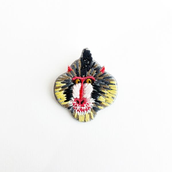 LM・エルム ブローチ マンドリル  /  立体刺繍アクセサリー