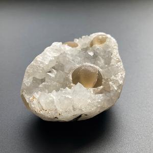 オーケン石 オケナイト（Okenite)直径約17mm コレクションケース付