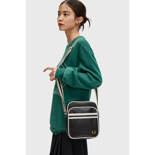 フレッドペリー FRED PERRY クラシックサイドバッグ L8258-D57 FW24 3L C...