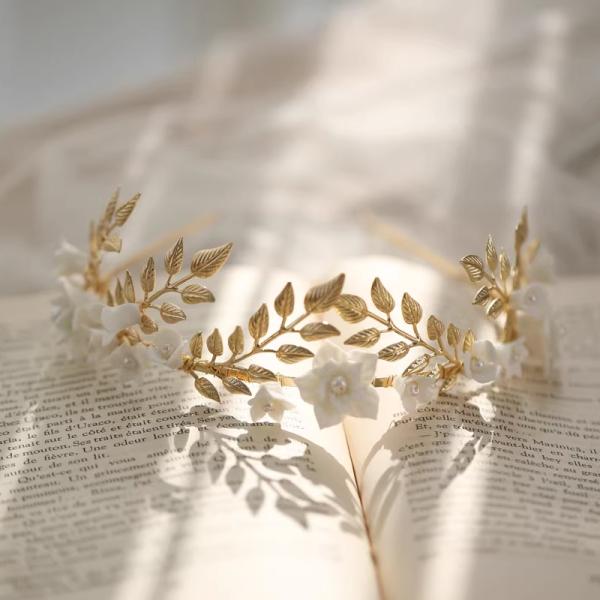 ウェディングヘッドドレス ティアラ クラウン 花 葉 結婚式 王冠 前撮り 二次会 発表会 演奏会 ...