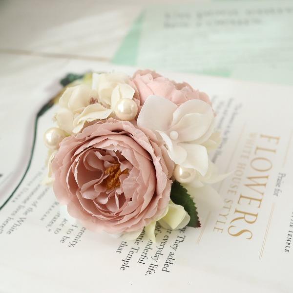 エクリュ系ローズのコサージュ　大人可愛いアンティークカラー　卒業式　入学式　謝恩会　結婚式　ウェディ...