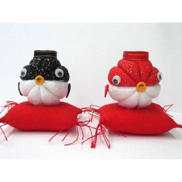 ちりめん生地とスチボールで作る,ふぐの飾り 夫婦ふぐ中　