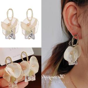 ピアス 18金 仕上げ 揺れる フラワー フワフワ 韓国ファッション アレルギー対応 ポイント消化 誕生日 母の日 プレゼント