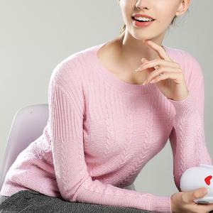 縄編みクールネック厚織りカシミヤセーター、清楚なピンク系｜miwakenn
