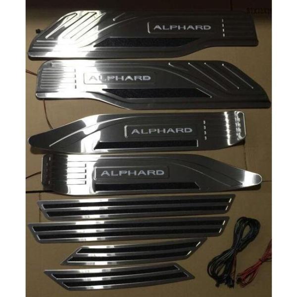 送料無料　新型アルファード30系LEDスカッフプレートステンレス製　青発光　8点セット