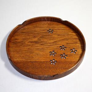 みよし漆器本舗 紀州塗り お盆 トレー 33cm 木製丸盆 浅型丸盆 菊彫り