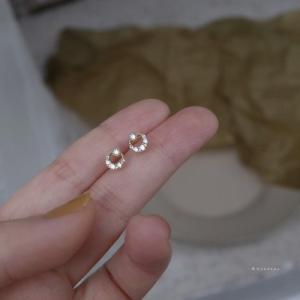 ピアス レディース 小さめ シルバー 月 ミニピアス 三日月 ムーン ジルコニア 金属アレルギー対応...