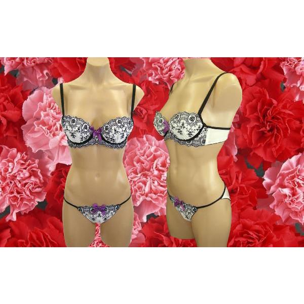 ホワイトにブラックの贅沢な刺繍とリボンが際立つ　セクシーブラ＆ショーツ　Ｃ７０ A24