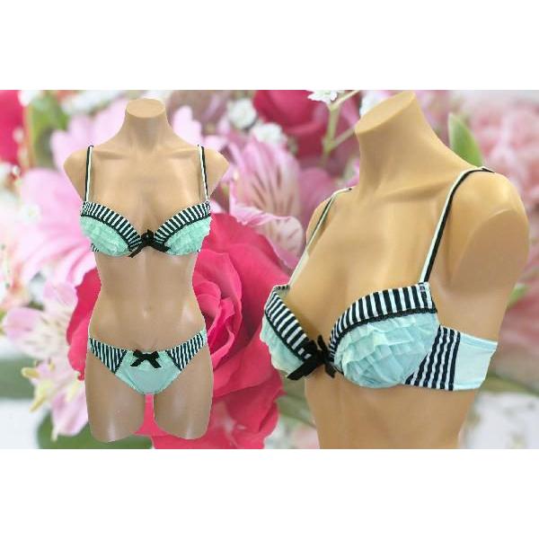 フリルが可愛くストライプがシャープなお洒落なデザイン　ーブラ＆ショーツ　Ｄ７０ A24