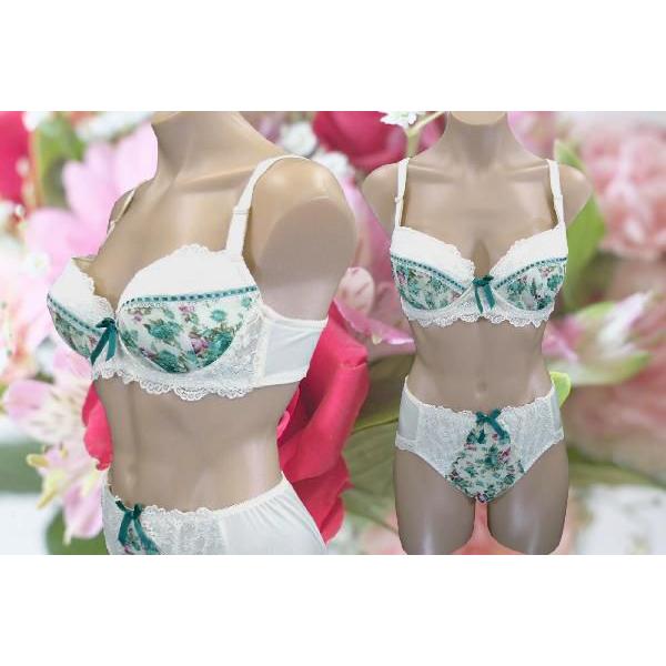アイボリーに花柄プリントと胸元のレースが贅沢なグラマー清楚系　ブラ＆ショーツ　Ｄ８０ A15