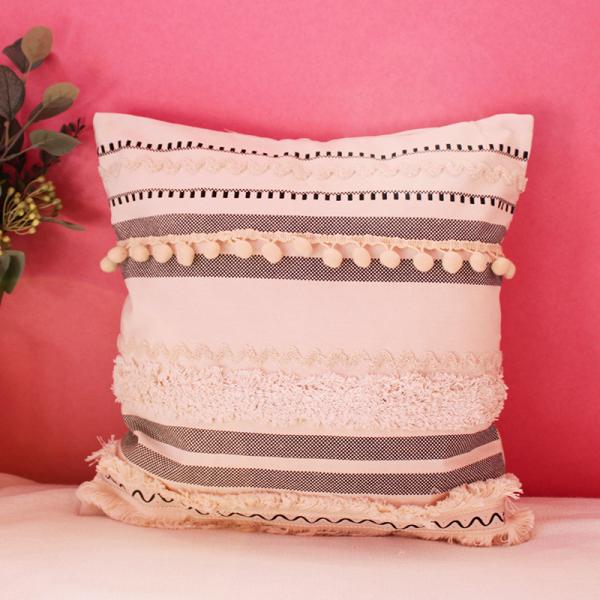 送料無料 モノトーン・ボヘミアン コットン クッションカバー 白黒 シンプル フリンジ ポンポン 4...