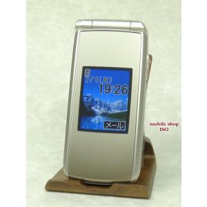 　docomo　らくらくホン7　F-09B　プラチナゴールド　富士通　防水