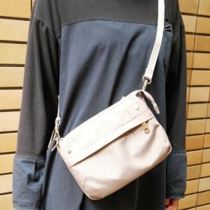 三層10Pショルダーバッグ ベージュ レディース 10ポケット 軽量 センバドー