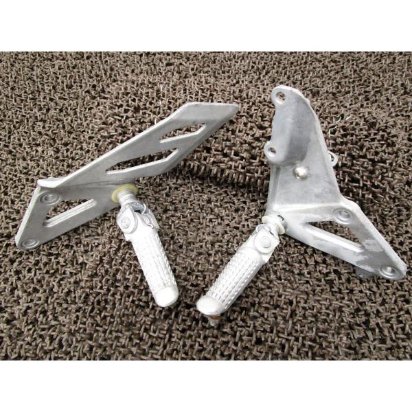 GSX-R400R メインステップ左右 ステー △s939！GK76A スズキ 【 K709 】 動...