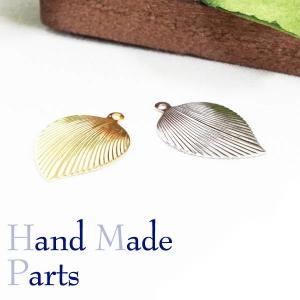 PA-240【チャーム】【パーツ】葉っぱ リーフモチーフチャーム【1個】ブローチ/手芸/コサージュ/アクセサリー/ペンダント/シェル/ピアス/イヤリング/極薄