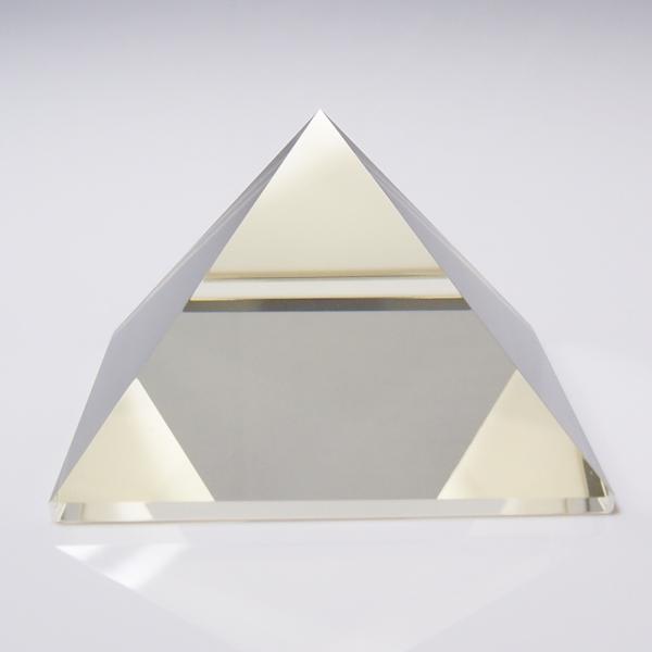 天然黄水晶ピラミッド＜黄金比＞ライトシトリン 底辺33mm AP113