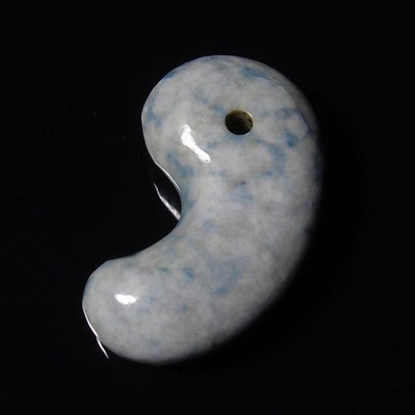 糸魚川産 青翡翠勾玉　HS269