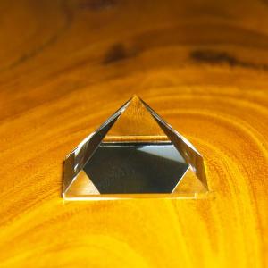 水晶ピラミッド3cm＜黄金比＞AAランク