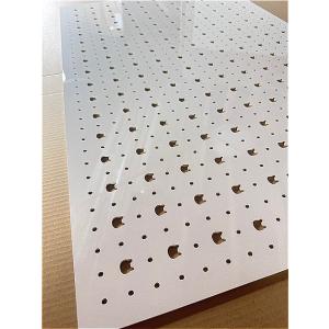 猫穴パンチングボード　60cm×90cm　市販のフックも使える　取り付け方法はいろいろ。水に強いメラ...