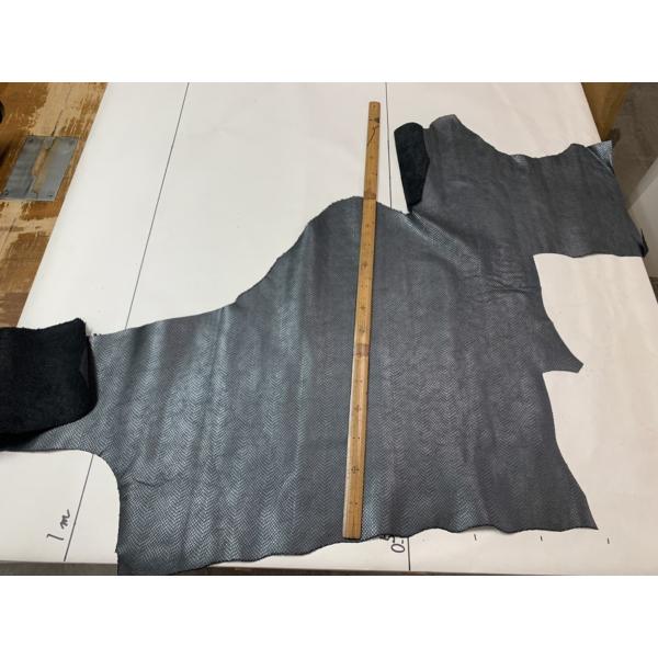 ※写真現物のみ 本革  スネーク型押し メタリック 厚み1mm クラフト 91-2