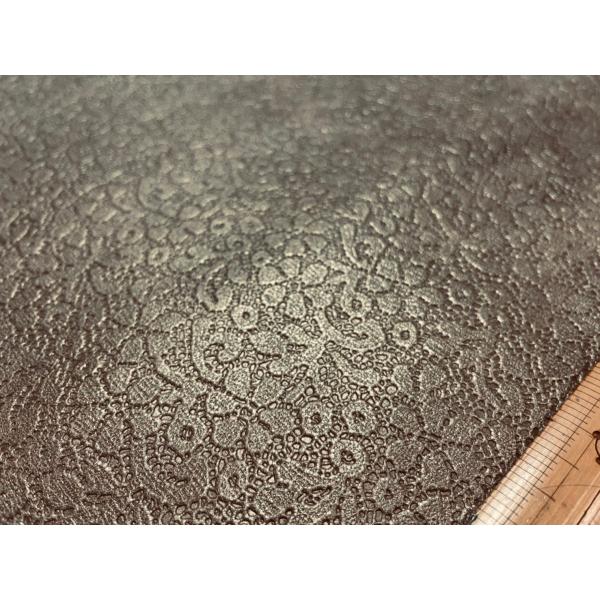 ※写真現物のみ　本革　花柄　型押　 厚み1.2mm 　128  ゴールド