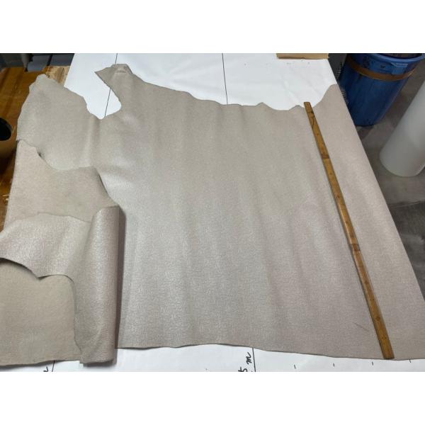 ※写真現物のみ　本革　花柄　型押し　厚み1.2mm　131 ベージュ