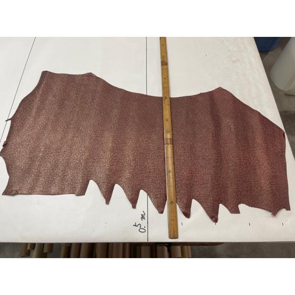 ※写真現物のみ　本革　メタリック 花柄 型押し 厚み1.2mm 133 ワイン