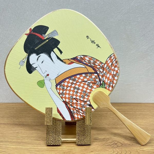 竹うちわ 中型うちわ ビードロ美人（ポッピン）喜多川歌麿（きたがわ うたまろ）浮世絵 ビードロを吹く...