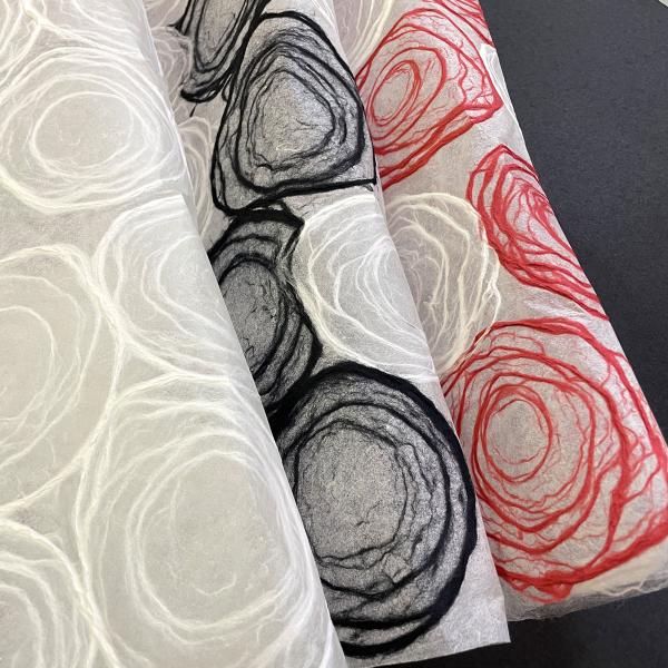 うずまき 渦巻き 透け感のある和紙 丸模様 手漉き和紙 白 黒 赤 4/6 半切判 約55ｘ80cm