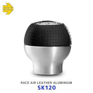 モモ オニツカタイガー MOMO着用