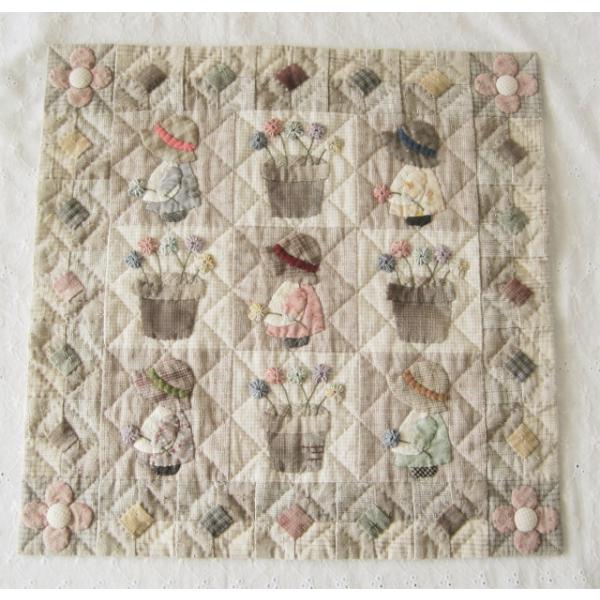 スーちゃんのミニタペストリー お花がいっぱい 完成品 パッチワークタペストリー完成品 スーちゃんアッ...