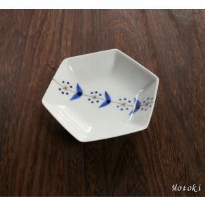伊万里焼 染付 波千鳥 富士形 手塩皿 豆皿 小皿 お皿 珍味入 薬味入