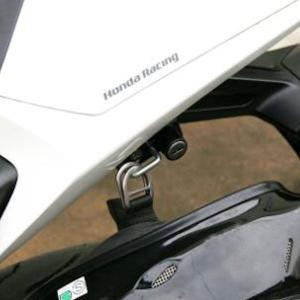 キジマ (KIJIMA) 303-1528 ヘルメットロック CBR1000RR ('08〜'11) ヘルメットホルダー 【HONDA】｜motokichi