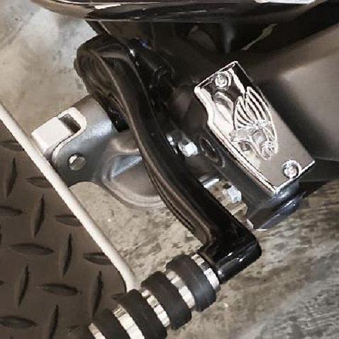 スカウト/Sixty、ボバー/Twenty リアマスターシリンダーカバー ウォーリアー クローム イ...