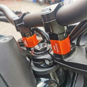 KTM 1290 スーパーアドベンチャー ハンドルバーライザー 25mmUP オレンジ VOIGT MOTO TECHNIK｜motoparts