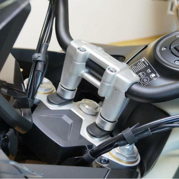 トライアンフ  タイガー1200ラリーエクスプローラー ハンドル ライザー 20mmUP VOIGT...