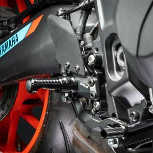 MT-09/XSR900 アジャスタブルバックステップ ギルズツーリング｜motoparts