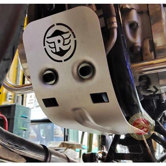 インターセプター/コンチネンタルGT 650 スキッドプレート シルバー オメガレーサー